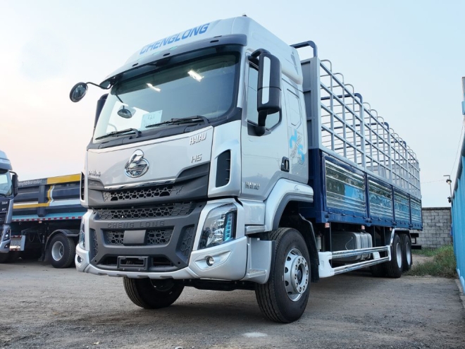 XE TẢI CHENGLONG 3 CHÂN 270HP CẦU THẬT THÙNG BẠT 2M52