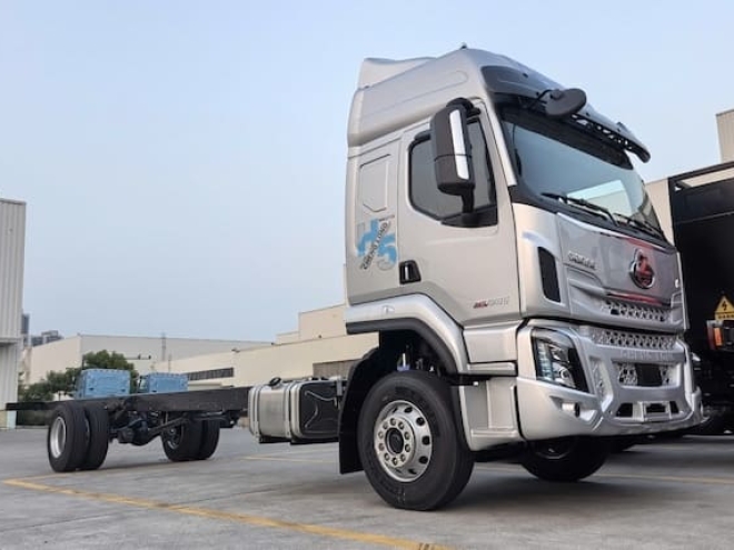 XE TẢI CHENGLONG 8 TẤN H5 240HP THÙNG 9M9