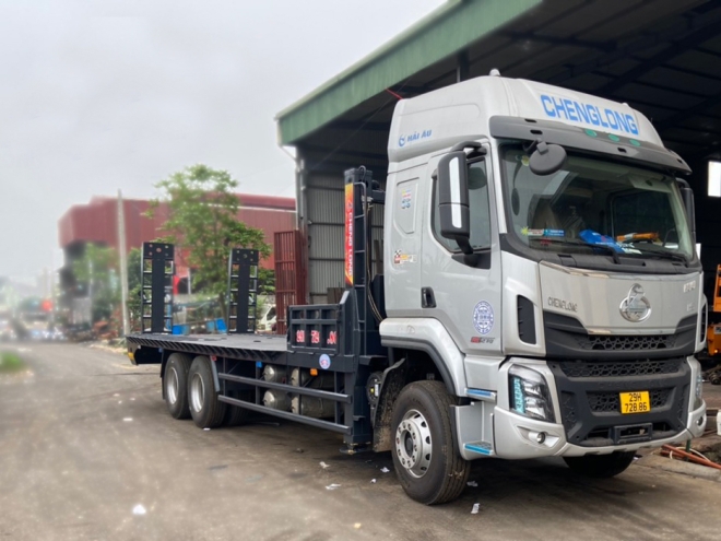 XE NÂNG ĐẦU CHỞ MÁY CÔNG TRÌNH CHENGLONG 3 CHÂN