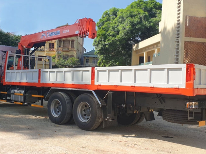 XE TẢI CHENGLONG 3 CHÂN GẮN CẨU KANGLIM 8 TẤN KS2056TS